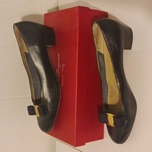 Salvatore Ferragamo black leather low heel loafers size 10B